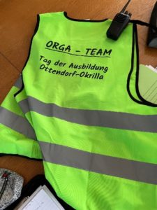 Warneweste mit der Aufschrift Orga-Team zur Berufsmesse 2022 in Ottendorf-Okrilla